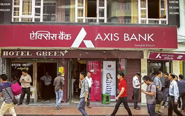 Axis Bank Plans to Hike Stake in Axis Max Life Insurance to 30%