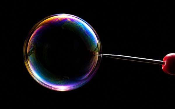 AI Bubble Warnings Pile Up: Damodaran, LeCun and the Cash-Flow Crunch