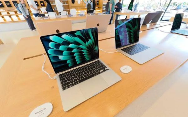 Apple plan to buy memory chips from blacklisted Chinese company