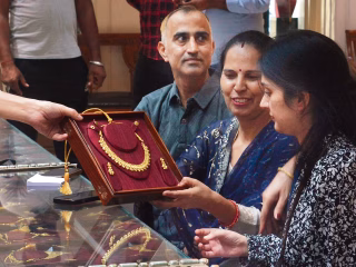 India Plans “Sold” Tag featture for Hallmarked Gold Jewellery to Prevent Theft