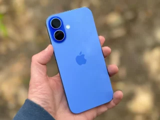 Apple Leads Premium Smartphone Market With 65% Share in H1 2026