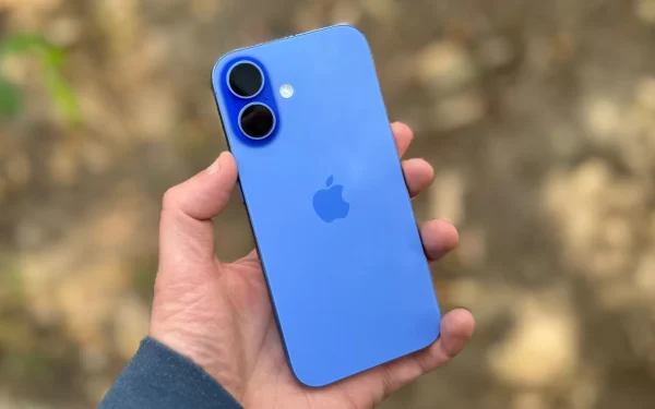 Apple Leads Premium Smartphone Market With 65% Share in H1 2026