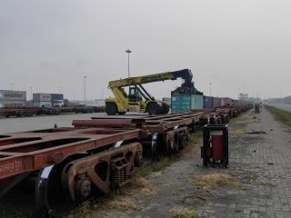 CONCOR Orders 12 Container-Wagon Rakes