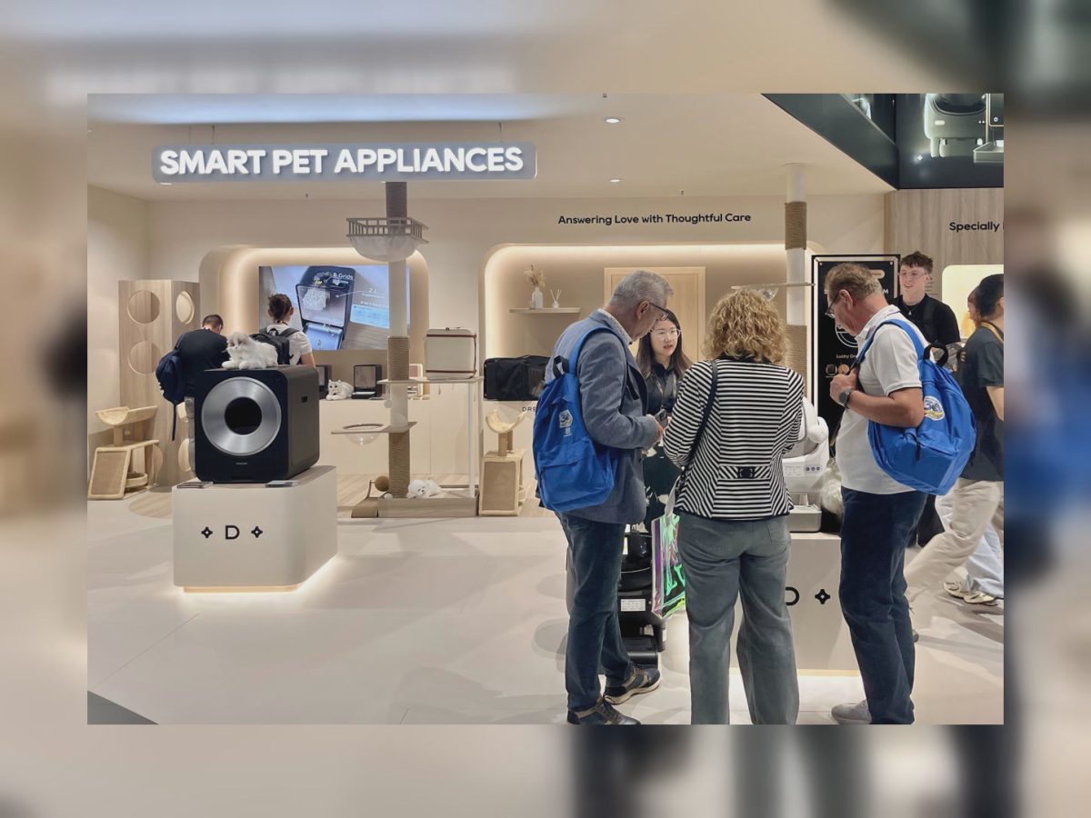 Official Dreame Pet IFA exhibit showing connected pet-care appliances and visitors