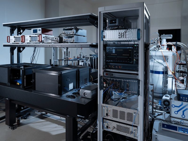 Fujitsu Builds Diamond-Spin Quantum Prototype