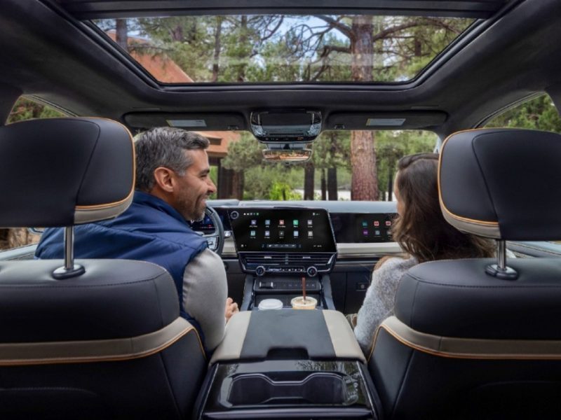 GM Pickup UI Makes CarPlay Share the Screen