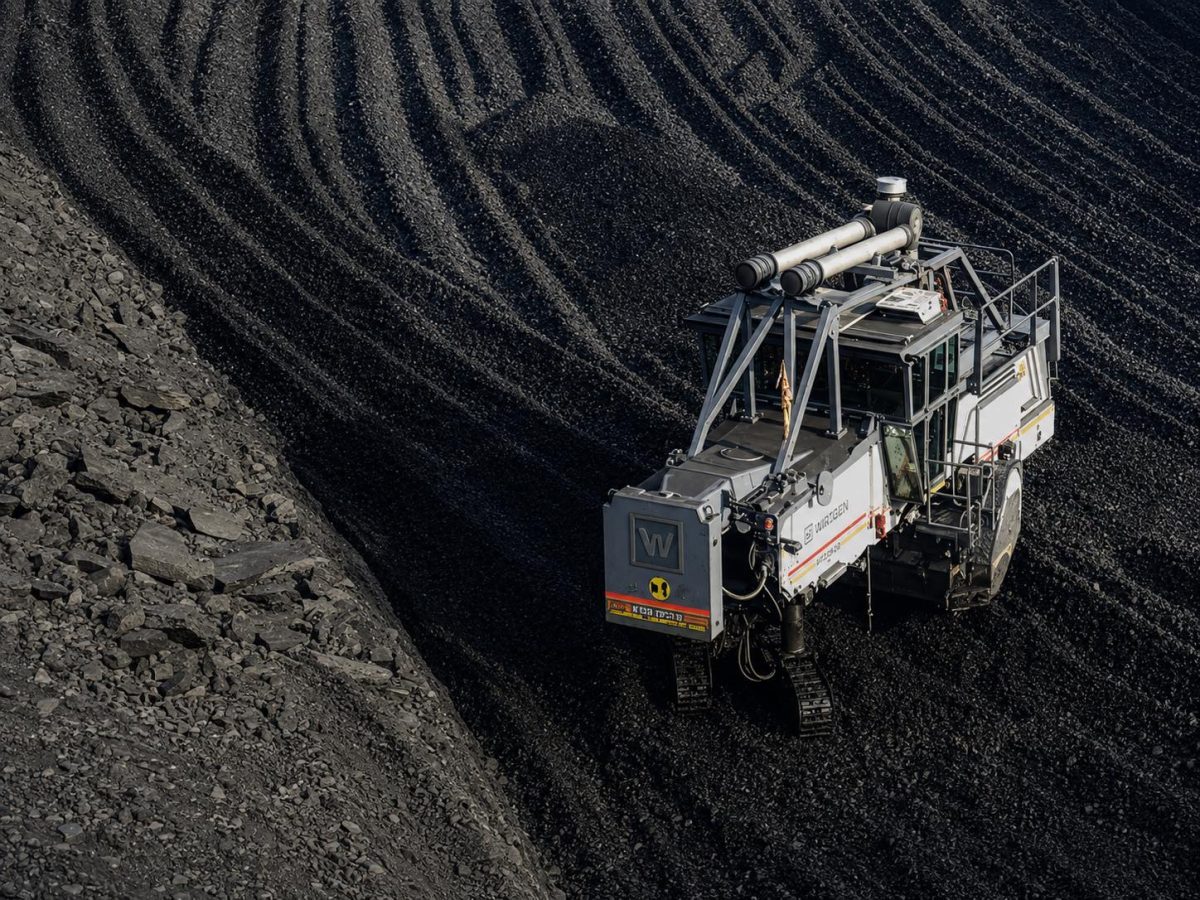 India coal supply mine equipment representing the rail-loading response to low power-plant stocks.