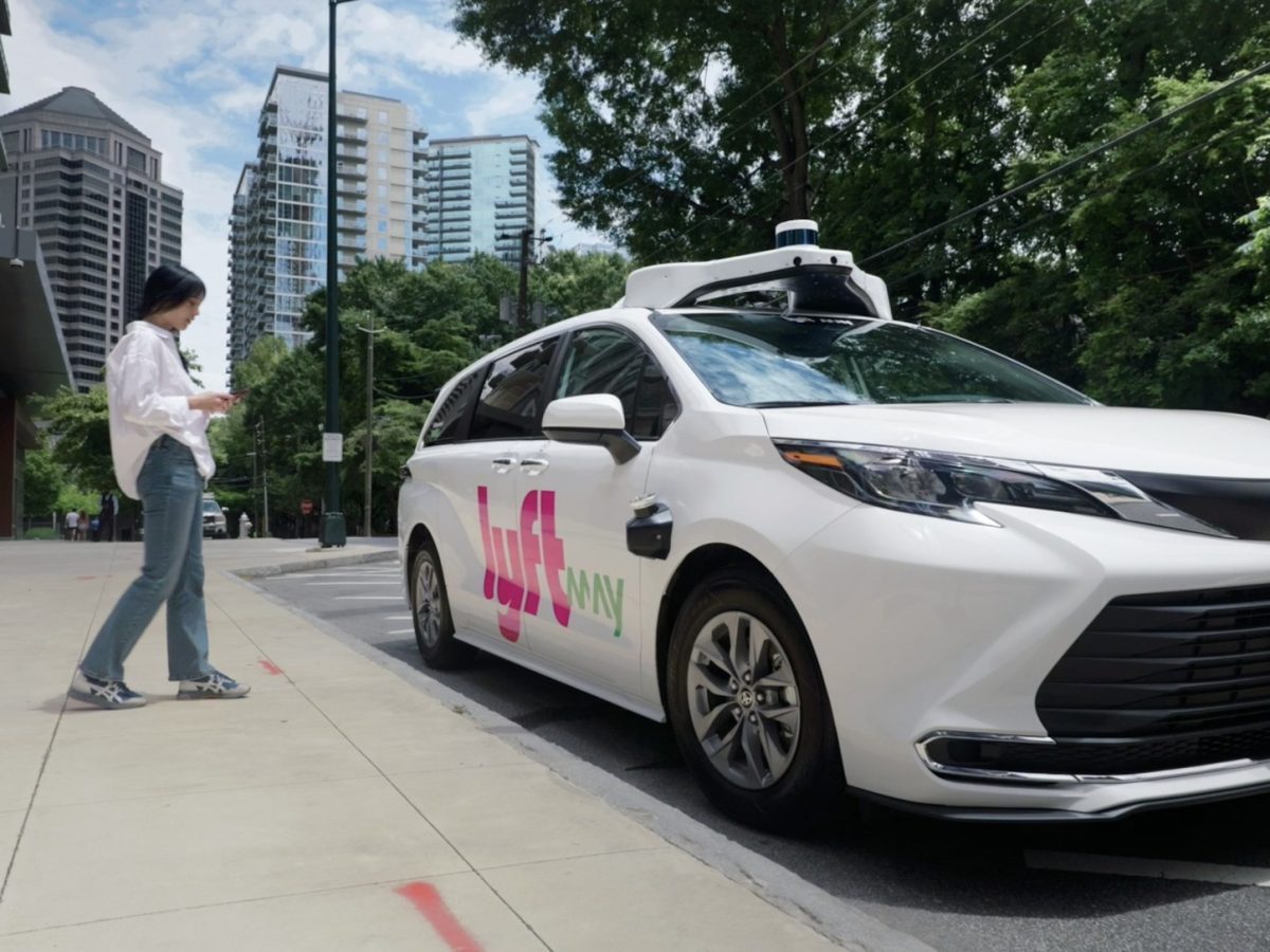 Official May Mobility autonomous vehicle illustrating the May Mobility SPAC deal and its asset-light robotaxi model