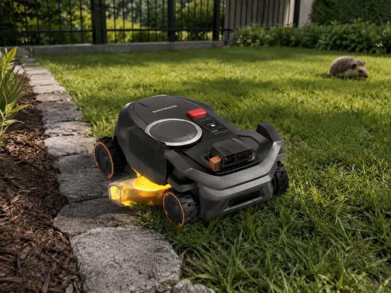 Navimow H5 Pro Moves Its Blade to the Lawn Edge