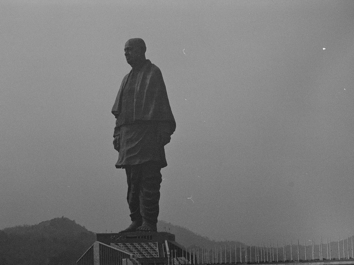 Licensed wide photograph of the Statue of Unity, where Praveg will operate temporary rest shelters
