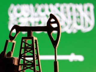 Saudi Arabia cuts November oil prices for Asia to 6-year low